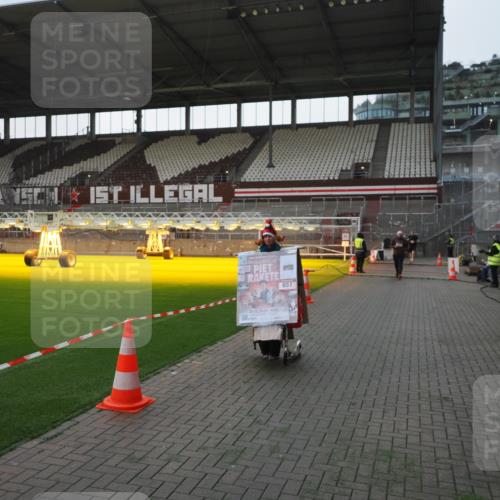 07.12.2025 - St. Pauli X-Mass-Run No. 15 Fabian Wolf http://msf.ph/oto/9395768 07.12.2025 10:32:36 Ziel 456, 651, 4758 meine-sportfotos.de