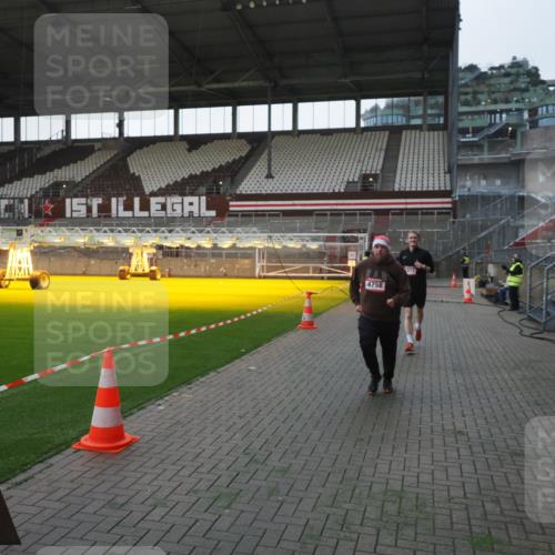 07.12.2025 - St. Pauli X-Mass-Run No. 15 Fabian Wolf http://msf.ph/oto/9395780 07.12.2025 10:32:41 Ziel 456, 4758 meine-sportfotos.de