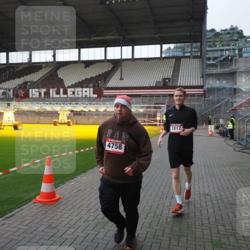 07.12.2025 - St. Pauli X-Mass-Run No. 15 Fabian Wolf http://msf.ph/oto/9395787 07.12.2025 10:32:43 Ziel 4758 meine-sportfotos.de