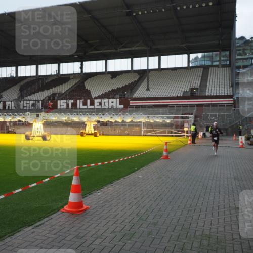 07.12.2025 - St. Pauli X-Mass-Run No. 15 Fabian Wolf http://msf.ph/oto/9395793 07.12.2025 10:32:54 Ziel 2486 meine-sportfotos.de