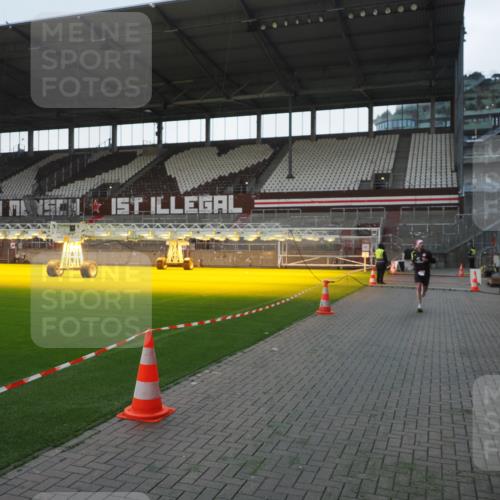 07.12.2025 - St. Pauli X-Mass-Run No. 15 Fabian Wolf http://msf.ph/oto/9395794 07.12.2025 10:32:54 Ziel 2486 meine-sportfotos.de