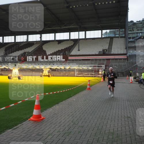 07.12.2025 - St. Pauli X-Mass-Run No. 15 Fabian Wolf http://msf.ph/oto/9395799 07.12.2025 10:32:55 Ziel 2486 meine-sportfotos.de