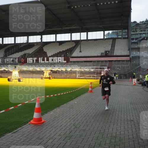 07.12.2025 - St. Pauli X-Mass-Run No. 15 Fabian Wolf http://msf.ph/oto/9395802 07.12.2025 10:32:56 Ziel 2486 meine-sportfotos.de