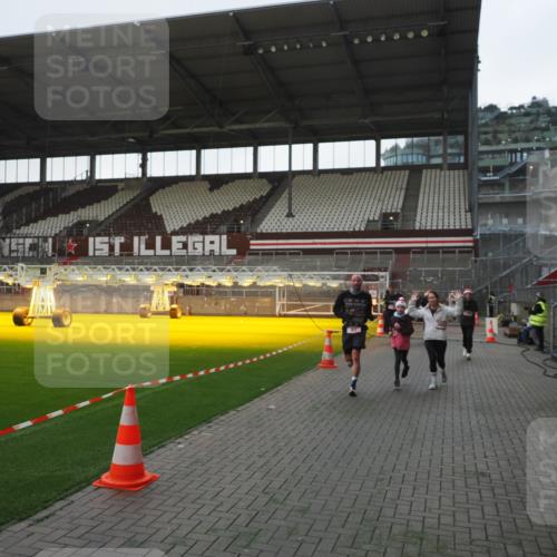 07.12.2025 - St. Pauli X-Mass-Run No. 15 Fabian Wolf http://msf.ph/oto/9395807 07.12.2025 10:33:09 Ziel 83, 1268, 2486, 3543, 3548, 3901, 3902 meine-sportfotos.de
