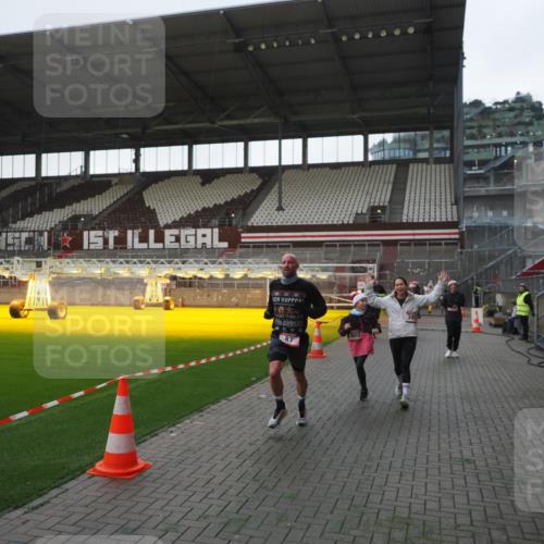 07.12.2025 - St. Pauli X-Mass-Run No. 15 Fabian Wolf http://msf.ph/oto/9395811 07.12.2025 10:33:10 Ziel 83, 1268, 2486, 3543, 3548, 3901, 3902 meine-sportfotos.de