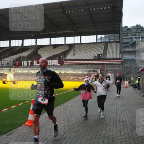 07.12.2025 - St. Pauli X-Mass-Run No. 15 Fabian Wolf http://msf.ph/oto/9395815 07.12.2025 10:33:11 Ziel 83, 1268, 2486, 3543, 3548, 3901, 3902 meine-sportfotos.de