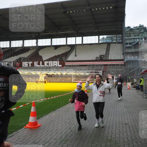 07.12.2025 - St. Pauli X-Mass-Run No. 15 Fabian Wolf http://msf.ph/oto/9395817 07.12.2025 10:33:11 Ziel 83, 1268, 2486, 3543, 3548, 3901, 3902 meine-sportfotos.de