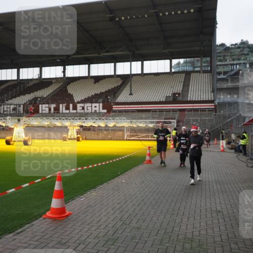 07.12.2025 - St. Pauli X-Mass-Run No. 15 Fabian Wolf http://msf.ph/oto/9395823 07.12.2025 10:33:13 Ziel 83, 1268, 1329, 2054, 3543, 3548, 3791, 3901, 3902 meine-sportfotos.de
