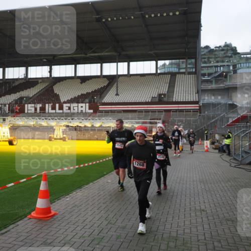 07.12.2025 - St. Pauli X-Mass-Run No. 15 Fabian Wolf http://msf.ph/oto/9395825 07.12.2025 10:33:16 Ziel 83, 498, 1268, 1329, 2054, 3543, 3548, 3791, 3901, 3902 meine-sportfotos.de