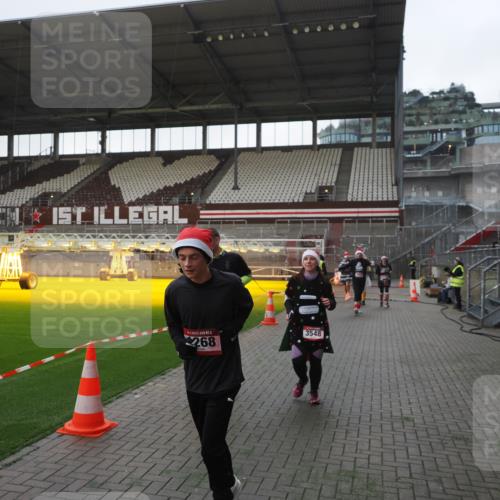 07.12.2025 - St. Pauli X-Mass-Run No. 15 Fabian Wolf http://msf.ph/oto/9395828 07.12.2025 10:33:16 Ziel 83, 498, 1268, 1329, 2054, 3543, 3548, 3791, 3901, 3902 meine-sportfotos.de