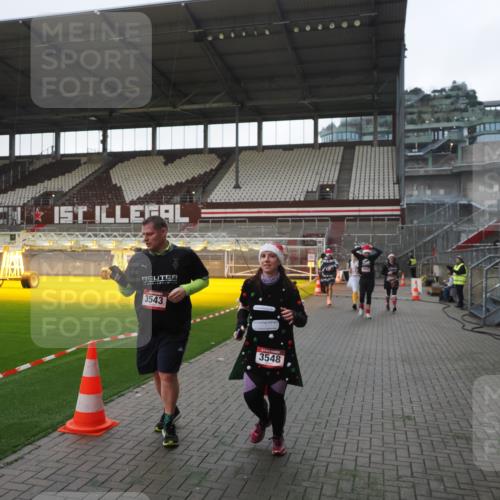 07.12.2025 - St. Pauli X-Mass-Run No. 15 Fabian Wolf http://msf.ph/oto/9395832 07.12.2025 10:33:17 Ziel 83, 498, 1268, 1329, 2054, 3543, 3548, 3791, 3901, 3902 meine-sportfotos.de