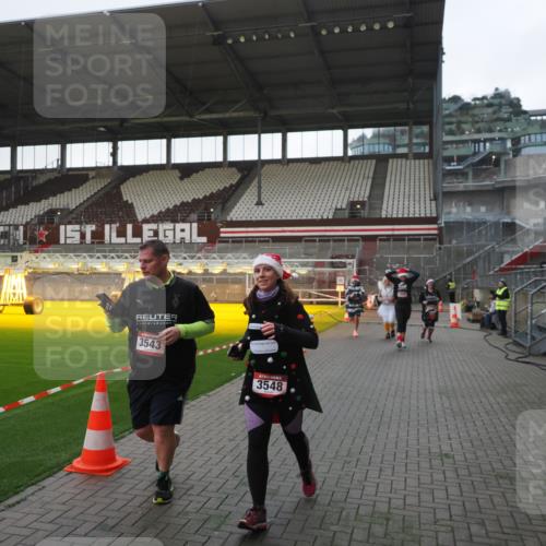 07.12.2025 - St. Pauli X-Mass-Run No. 15 Fabian Wolf http://msf.ph/oto/9395833 07.12.2025 10:33:17 Ziel 83, 498, 1268, 1329, 2054, 3543, 3548, 3791, 3901, 3902 meine-sportfotos.de