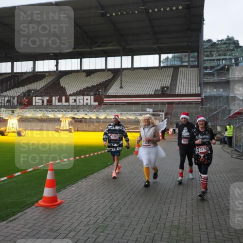 07.12.2025 - St. Pauli X-Mass-Run No. 15 Fabian Wolf http://msf.ph/oto/9395840 07.12.2025 10:33:21 Ziel 83, 498, 1268, 1329, 2054, 3543, 3548, 3791, 3901, 3902 meine-sportfotos.de