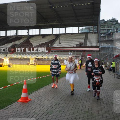 07.12.2025 - St. Pauli X-Mass-Run No. 15 Fabian Wolf http://msf.ph/oto/9395841 07.12.2025 10:33:22 Ziel 83, 498, 1268, 1329, 2054, 3543, 3548, 3791, 3901, 3902 meine-sportfotos.de