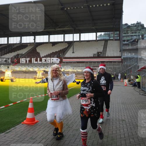 07.12.2025 - St. Pauli X-Mass-Run No. 15 Fabian Wolf http://msf.ph/oto/9395846 07.12.2025 10:33:23 Ziel 83, 498, 1268, 1329, 2054, 3543, 3548, 3791, 3901, 3902 meine-sportfotos.de