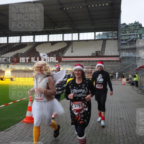 07.12.2025 - St. Pauli X-Mass-Run No. 15 Fabian Wolf http://msf.ph/oto/9395847 07.12.2025 10:33:23 Ziel 83, 498, 1268, 1329, 2054, 3543, 3548, 3791, 3901, 3902 meine-sportfotos.de