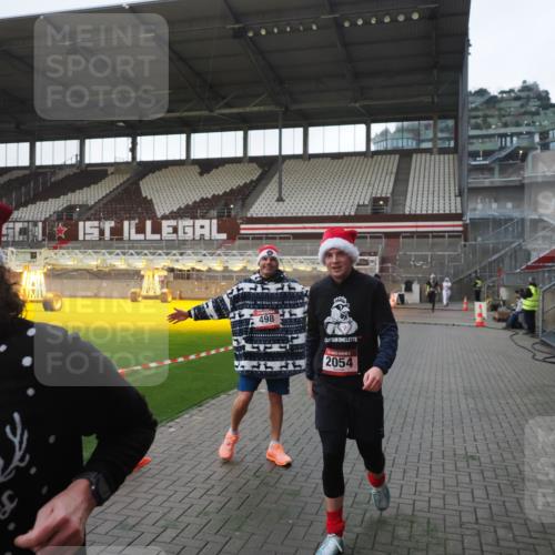 07.12.2025 - St. Pauli X-Mass-Run No. 15 Fabian Wolf http://msf.ph/oto/9395851 07.12.2025 10:33:24 Ziel 83, 498, 1268, 1329, 2054, 3543, 3548, 3791 meine-sportfotos.de