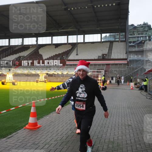 07.12.2025 - St. Pauli X-Mass-Run No. 15 Fabian Wolf http://msf.ph/oto/9395853 07.12.2025 10:33:24 Ziel 83, 498, 1268, 1329, 2054, 3543, 3548, 3791 meine-sportfotos.de