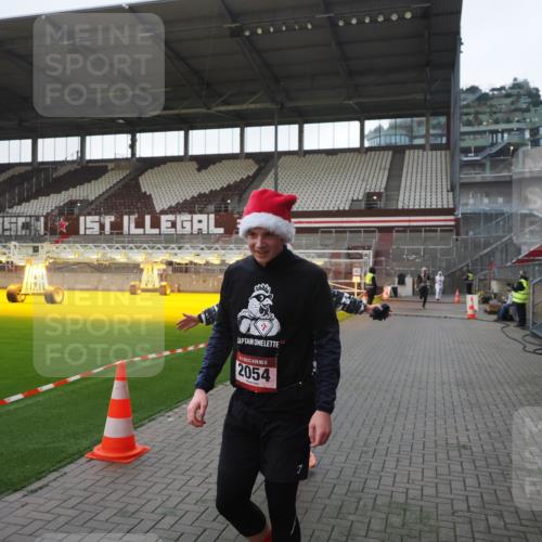 07.12.2025 - St. Pauli X-Mass-Run No. 15 Fabian Wolf http://msf.ph/oto/9395854 07.12.2025 10:33:24 Ziel 83, 498, 1268, 1329, 2054, 3543, 3548, 3791 meine-sportfotos.de