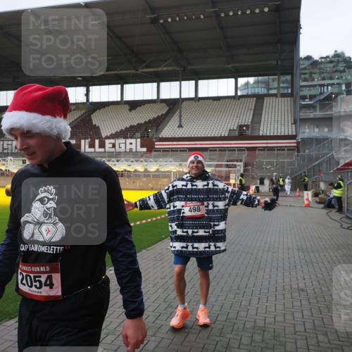 07.12.2025 - St. Pauli X-Mass-Run No. 15 Fabian Wolf http://msf.ph/oto/9395857 07.12.2025 10:33:25 Ziel 83, 498, 828, 1268, 1329, 2054, 3543, 3548, 3791 meine-sportfotos.de