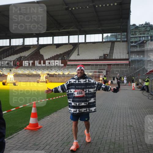 07.12.2025 - St. Pauli X-Mass-Run No. 15 Fabian Wolf http://msf.ph/oto/9395859 07.12.2025 10:33:25 Ziel 83, 498, 828, 1268, 1329, 2054, 3543, 3548, 3791 meine-sportfotos.de