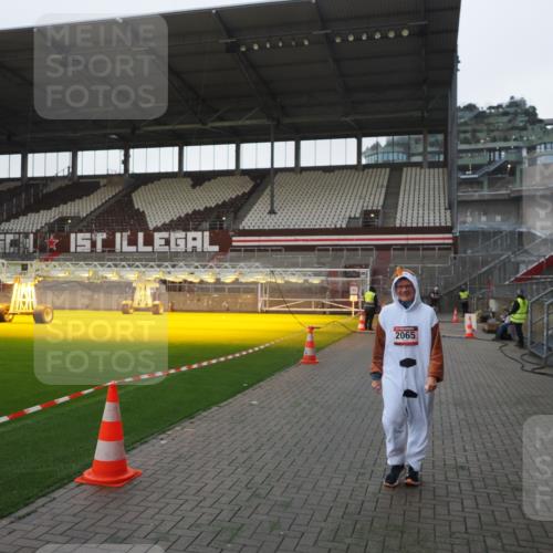 07.12.2025 - St. Pauli X-Mass-Run No. 15 Fabian Wolf http://msf.ph/oto/9395875 07.12.2025 10:33:37 Ziel 828, 2065 meine-sportfotos.de