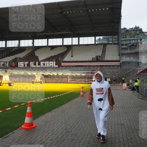 07.12.2025 - St. Pauli X-Mass-Run No. 15 Fabian Wolf http://msf.ph/oto/9395877 07.12.2025 10:33:38 Ziel 828, 2065 meine-sportfotos.de