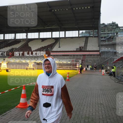 07.12.2025 - St. Pauli X-Mass-Run No. 15 Fabian Wolf http://msf.ph/oto/9395883 07.12.2025 10:33:39 Ziel 828, 2065 meine-sportfotos.de