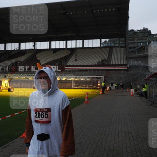 07.12.2025 - St. Pauli X-Mass-Run No. 15 Fabian Wolf http://msf.ph/oto/9395884 07.12.2025 10:33:39 Ziel 828, 2065 meine-sportfotos.de