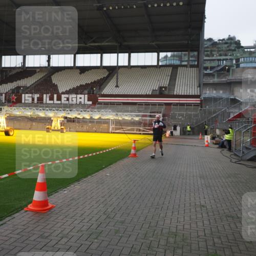 07.12.2025 - St. Pauli X-Mass-Run No. 15 Fabian Wolf http://msf.ph/oto/9395885 07.12.2025 10:33:44 Ziel 828, 2065, 2558 meine-sportfotos.de