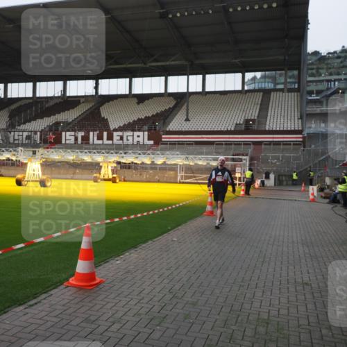 07.12.2025 - St. Pauli X-Mass-Run No. 15 Fabian Wolf http://msf.ph/oto/9395889 07.12.2025 10:33:45 Ziel 828, 2065, 2558 meine-sportfotos.de