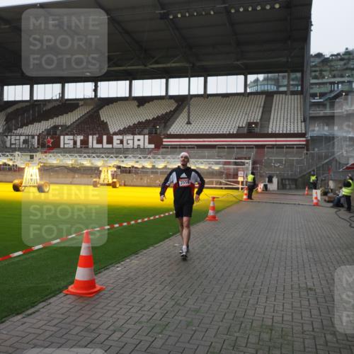 07.12.2025 - St. Pauli X-Mass-Run No. 15 Fabian Wolf http://msf.ph/oto/9395894 07.12.2025 10:33:47 Ziel 2065, 2558 meine-sportfotos.de