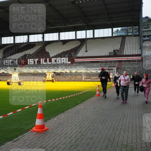 07.12.2025 - St. Pauli X-Mass-Run No. 15 Fabian Wolf http://msf.ph/oto/9395919 07.12.2025 10:34:37 Ziel 137, 578, 2212, 2639, 3389, 3390, 4316, 4317, 4336, 4337 meine-sportfotos.de