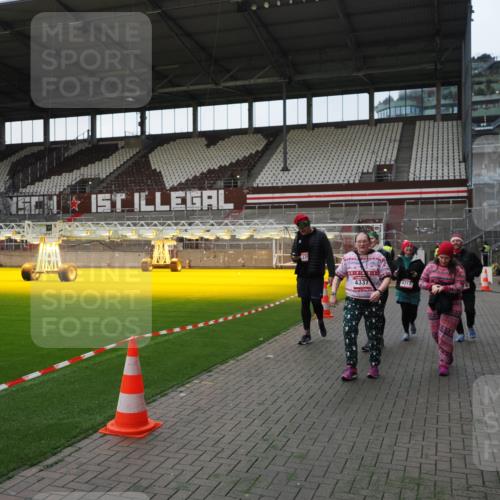07.12.2025 - St. Pauli X-Mass-Run No. 15 Fabian Wolf http://msf.ph/oto/9395923 07.12.2025 10:34:39 Ziel 137, 578, 2212, 2639, 3389, 3390, 4316, 4317, 4336, 4337 meine-sportfotos.de