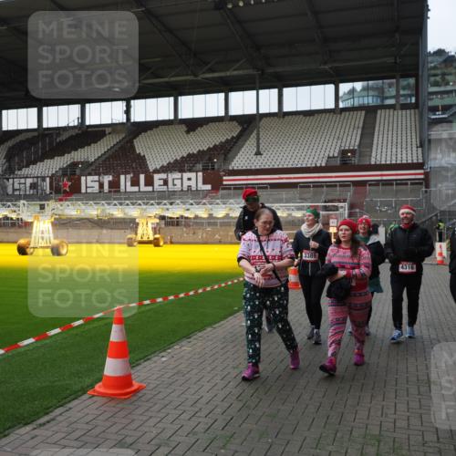 07.12.2025 - St. Pauli X-Mass-Run No. 15 Fabian Wolf http://msf.ph/oto/9395929 07.12.2025 10:34:40 Ziel 137, 578, 2639, 3389, 3390, 4309, 4316, 4317, 4336, 4337 meine-sportfotos.de