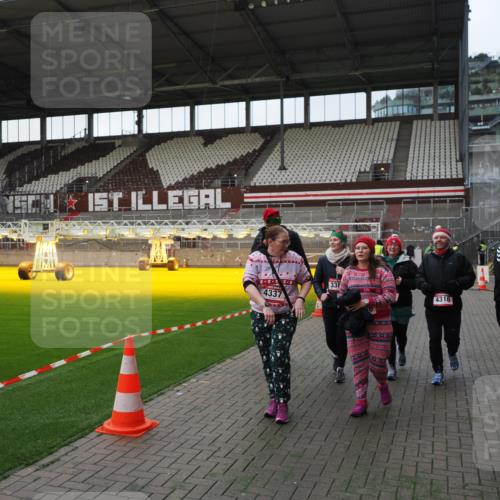 07.12.2025 - St. Pauli X-Mass-Run No. 15 Fabian Wolf http://msf.ph/oto/9395930 07.12.2025 10:34:40 Ziel 137, 578, 2639, 3389, 3390, 4309, 4316, 4317, 4336, 4337 meine-sportfotos.de