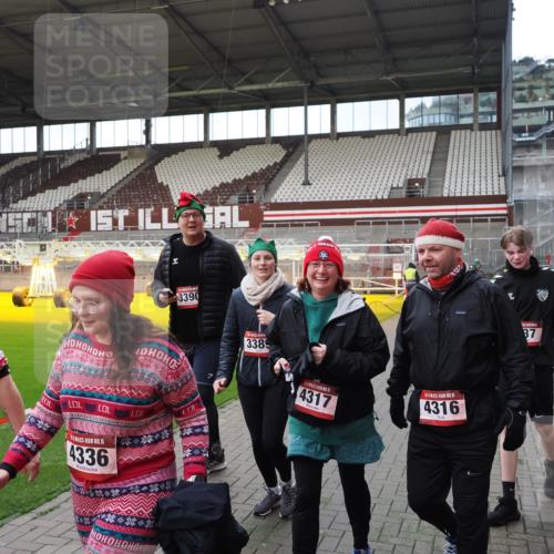 07.12.2025 - St. Pauli X-Mass-Run No. 15 Fabian Wolf http://msf.ph/oto/9395937 07.12.2025 10:34:42 Ziel 137, 578, 3389, 3390, 4277, 4309, 4310, 4316, 4317, 4336, 4337 meine-sportfotos.de