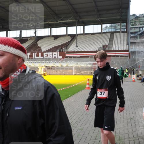 07.12.2025 - St. Pauli X-Mass-Run No. 15 Fabian Wolf http://msf.ph/oto/9395942 07.12.2025 10:34:44 Ziel 137, 578, 3389, 3390, 4276, 4277, 4309, 4310, 4316, 4317, 4336, 4337 meine-sportfotos.de