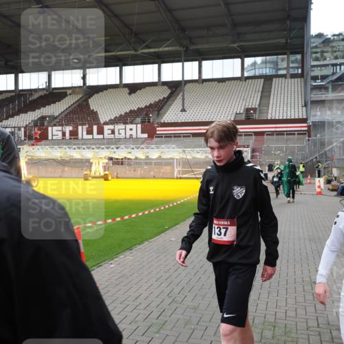 07.12.2025 - St. Pauli X-Mass-Run No. 15 Fabian Wolf http://msf.ph/oto/9395943 07.12.2025 10:34:44 Ziel 137, 578, 3389, 3390, 4276, 4277, 4309, 4310, 4316, 4317, 4336, 4337 meine-sportfotos.de