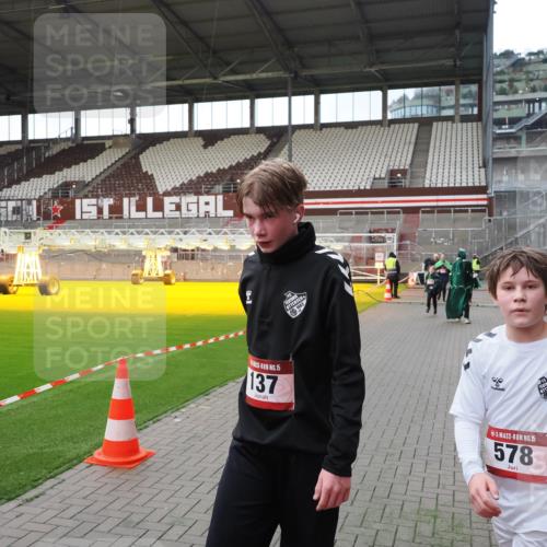 07.12.2025 - St. Pauli X-Mass-Run No. 15 Fabian Wolf http://msf.ph/oto/9395945 07.12.2025 10:34:44 Ziel 137, 578, 3389, 3390, 4276, 4277, 4309, 4310, 4316, 4317, 4336, 4337 meine-sportfotos.de