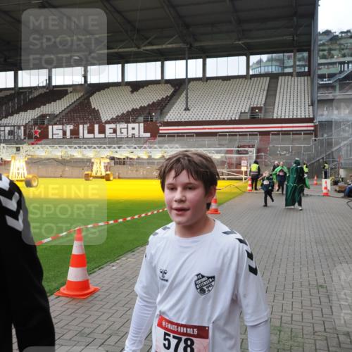 07.12.2025 - St. Pauli X-Mass-Run No. 15 Fabian Wolf http://msf.ph/oto/9395949 07.12.2025 10:34:45 Ziel 137, 493, 578, 3389, 3390, 4276, 4277, 4309, 4310, 4316, 4317, 4336, 4337 meine-sportfotos.de