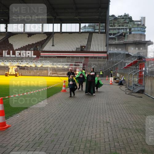 07.12.2025 - St. Pauli X-Mass-Run No. 15 Fabian Wolf http://msf.ph/oto/9395950 07.12.2025 10:34:48 Ziel 137, 493, 578, 4276, 4277, 4309, 4310, 4316, 4317, 4336, 4337 meine-sportfotos.de