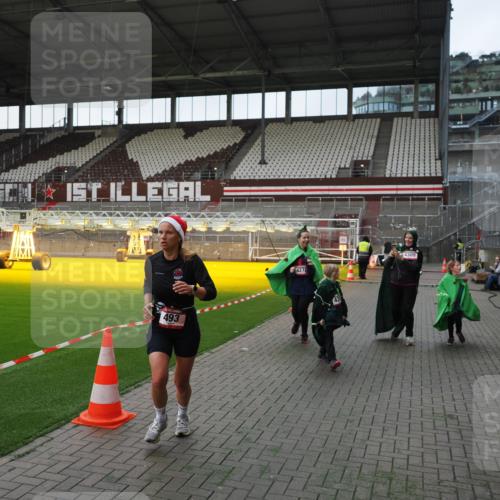 07.12.2025 - St. Pauli X-Mass-Run No. 15 Fabian Wolf http://msf.ph/oto/9395955 07.12.2025 10:34:50 Ziel 137, 493, 578, 4276, 4277, 4309, 4310, 4316, 4317, 4336, 4337 meine-sportfotos.de
