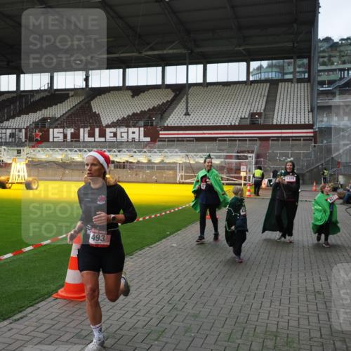 07.12.2025 - St. Pauli X-Mass-Run No. 15 Fabian Wolf http://msf.ph/oto/9395956 07.12.2025 10:34:51 Ziel 137, 493, 578, 4276, 4277, 4309, 4310, 4316, 4317, 4336 meine-sportfotos.de