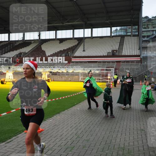 07.12.2025 - St. Pauli X-Mass-Run No. 15 Fabian Wolf http://msf.ph/oto/9395957 07.12.2025 10:34:51 Ziel 137, 493, 578, 4276, 4277, 4309, 4310, 4316, 4317, 4336 meine-sportfotos.de
