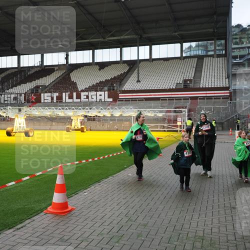 07.12.2025 - St. Pauli X-Mass-Run No. 15 Fabian Wolf http://msf.ph/oto/9395959 07.12.2025 10:34:51 Ziel 137, 493, 578, 4276, 4277, 4309, 4310, 4316, 4317, 4336 meine-sportfotos.de