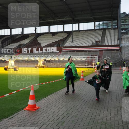 07.12.2025 - St. Pauli X-Mass-Run No. 15 Fabian Wolf http://msf.ph/oto/9395960 07.12.2025 10:34:51 Ziel 137, 493, 578, 4276, 4277, 4309, 4310, 4316, 4317, 4336 meine-sportfotos.de