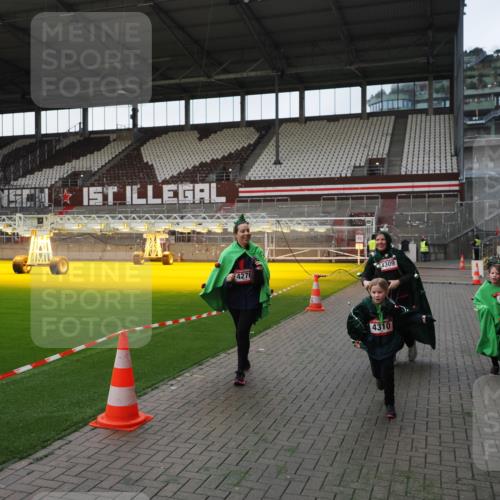 07.12.2025 - St. Pauli X-Mass-Run No. 15 Fabian Wolf http://msf.ph/oto/9395962 07.12.2025 10:34:52 Ziel 137, 493, 578, 4276, 4277, 4309, 4310 meine-sportfotos.de