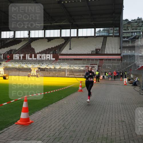 07.12.2025 - St. Pauli X-Mass-Run No. 15 Fabian Wolf http://msf.ph/oto/9395973 07.12.2025 10:34:59 Ziel 493, 561, 4276, 4277, 4309, 4310 meine-sportfotos.de