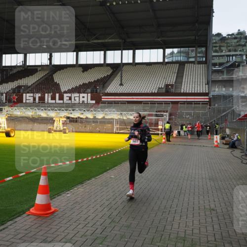 07.12.2025 - St. Pauli X-Mass-Run No. 15 Fabian Wolf http://msf.ph/oto/9395975 07.12.2025 10:35:00 Ziel 493, 561, 4276, 4277, 4309, 4310 meine-sportfotos.de